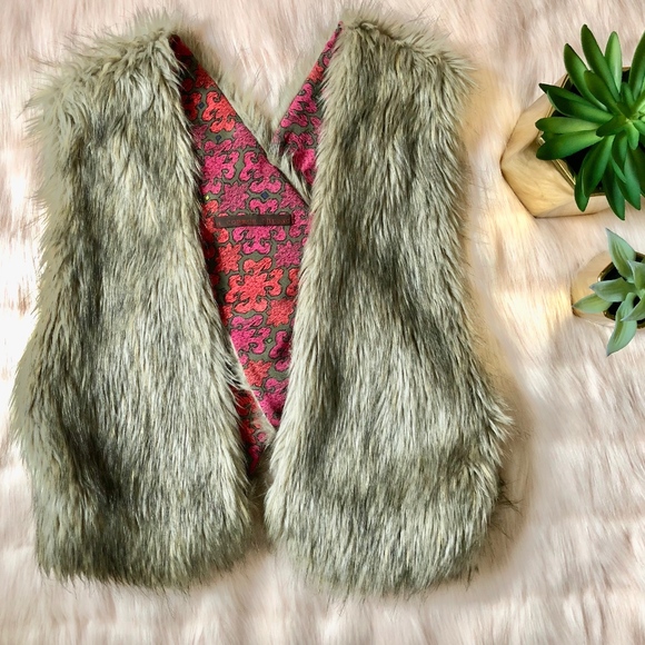 A Common Thread Jackets & Blazers - MUST GO! A Common Thread Faux Fur Vest